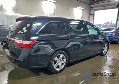 2013 Honda Odyssey Touring z USA, uszkodzony, nr VIN 5FNRL5H95DB045053